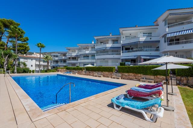Frontline apartment with sea views for sale in Palmanova, Mallorca