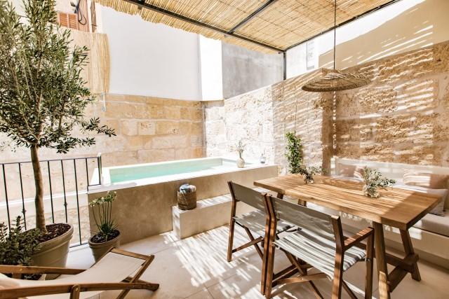 Beautiful Mediterranean house with pool for sale in the centre of Pollensa, Mallorca