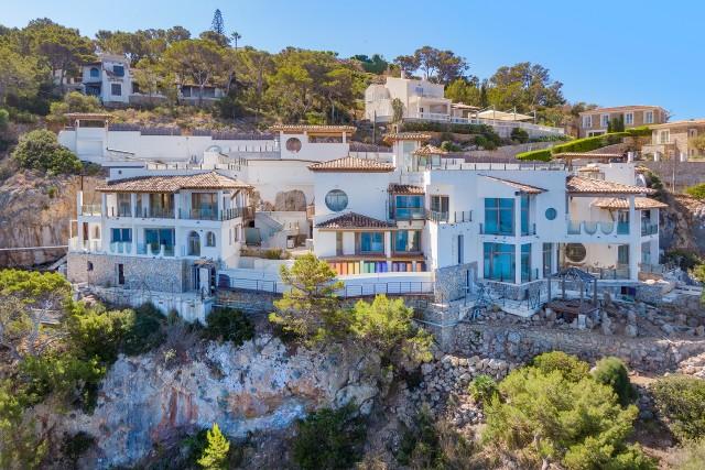 Spectacularly located front line villa for sale with enormous potential in Puerto Andratx, Mallorca