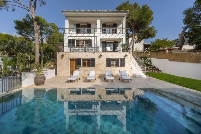 Wonderful villa with heated pool for sale in Old Bendinat, Mallorca