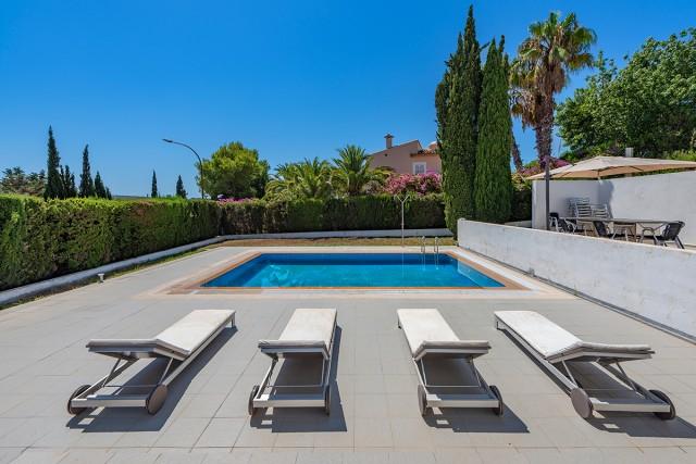 Modern villa for sale in the sought-after area of Santa Ponsa, Mallorca