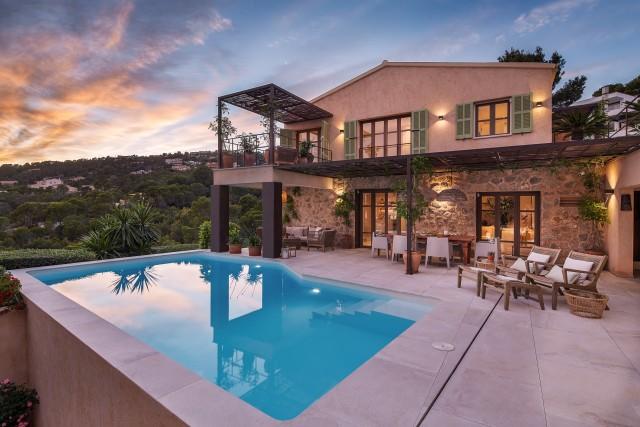 Beautiful villa with sea views and extension project for sale in Puerto Andratx, Mallorca