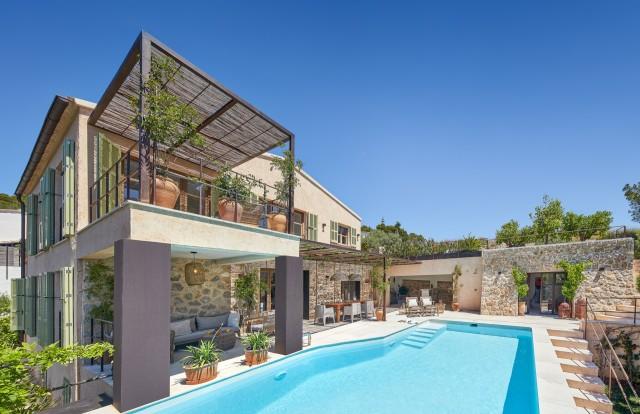 Beautiful villa with sea views and extension project for sale in Puerto Andratx, Mallorca