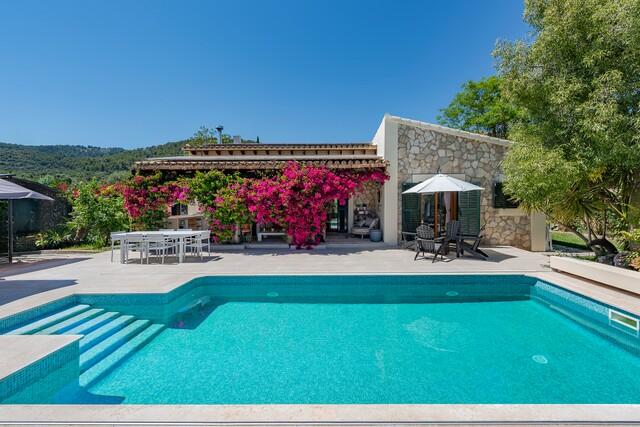 Renovierte Villa mit beheiztem Pool zum Verkauf nahe Pollensa, Nordmallorca