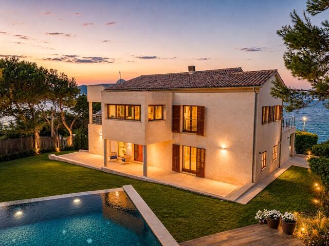 Villa a la venta en primera línea zona exclusiva del norte de Mallorca