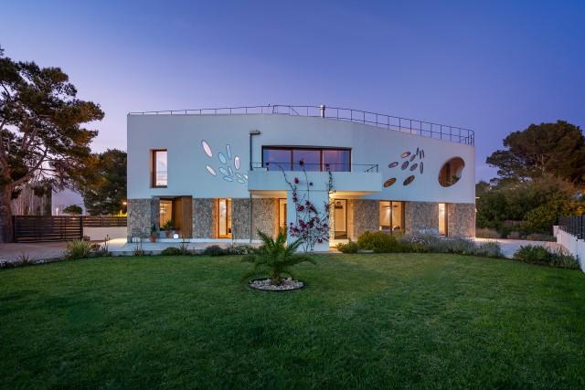 Villa contemporánea con azotea en venta en Puerto Pollensa, Mallorca
