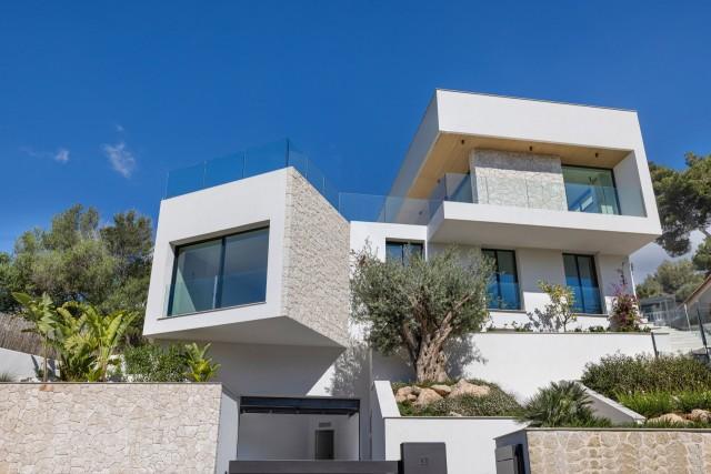 Ultra-modern luxury villa for sale in Bendinat, Mallorca