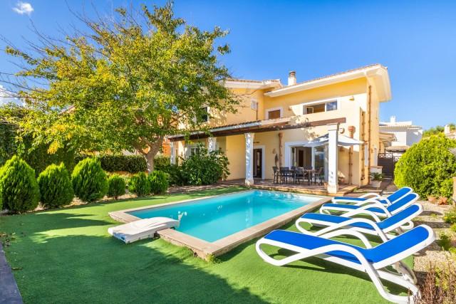 Attractive villa with holiday license for sale by the sea in Alcudia, Mallorca