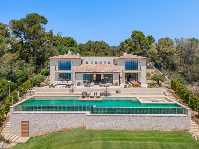 Villa de nueva construcción con vistas al mar en venta en la exclusiva Bendinat, suroeste de Mallorca