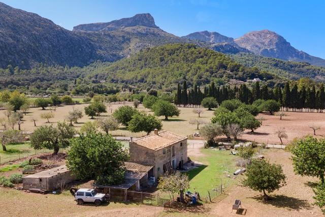 Terreno de 95 hectáreas con una finca existente en venta en Pollensa, Mallorca