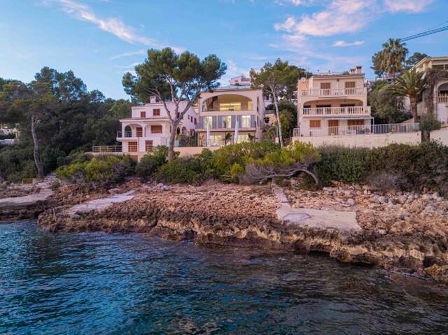 Villa frente al mar a la venta en una zona exclusiva de Alcudia, Mallorca