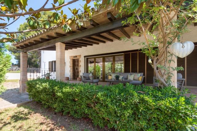 Villa tradicional en venta cerca de la playa en Puerto Pollensa, Mallorca