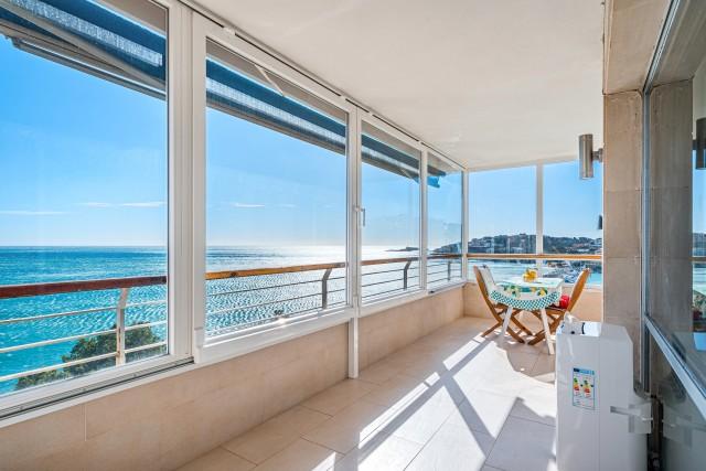 Frontline sea view apartment for sale in prestigious Palma, Mallorca