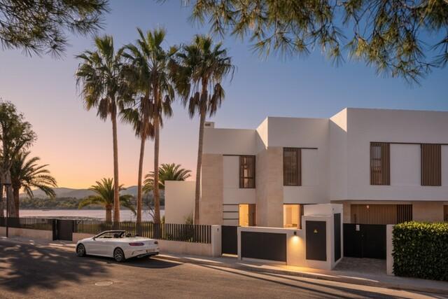 Mid terrace houses for sale near the beach in Puerto Alcudia, Mallorca
