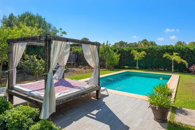 Impresionante villa moderna con 4 dormitorios, piscina y jardín - Propiedad en venta en Pollensa, norte Mallorca