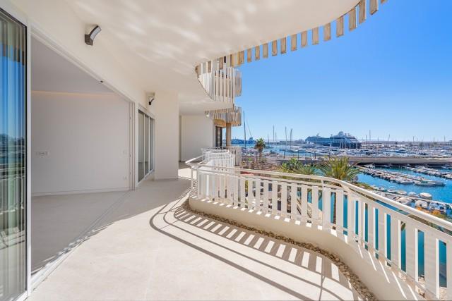 Apartamento totalmente reformado y vistas a la marina en Paseo Maritimo a la venta