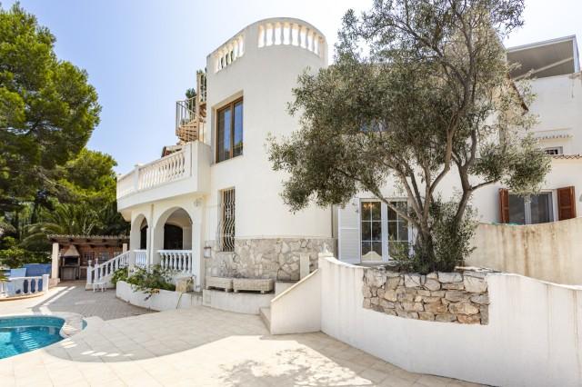 Sea view villa for sale in an exclusive area of Santa Ponsa, Mallorca