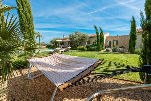 Country villa surrounded by vineyards for sale in Binissalem, Mallorca