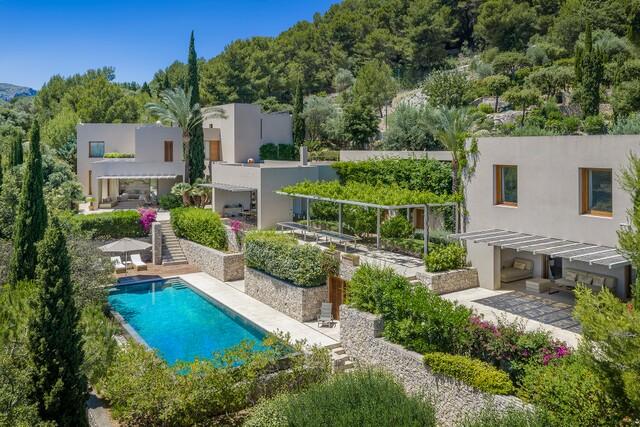 Exceptional front line golf villa for sale in Pollensa, North Mallorca