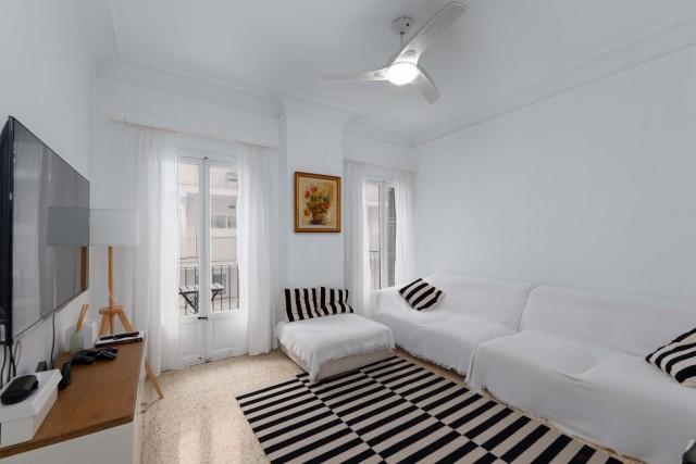 Investment opportunity of a spacious apartment for sale in the heart of Palma, Mallorca