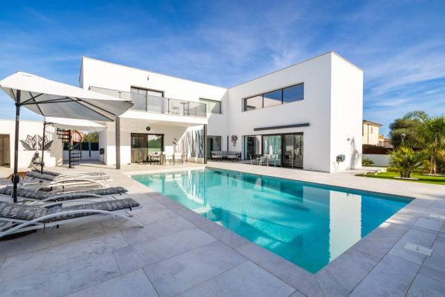 Stylish modern villa for sale in the picturesque area of Calas de Mallorca
