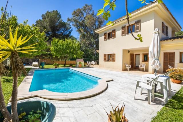 Versatile family villa for sale close to the beach in Bonaire, North Mallorca