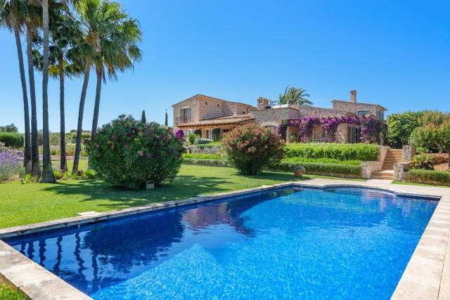 Extraordinary finca with rental license for sale in Ses Salines, Mallorca