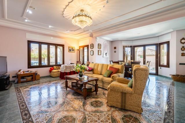 Remarkable villa with indoor spa pool for sale on the outskirts of Inca, Mallorca