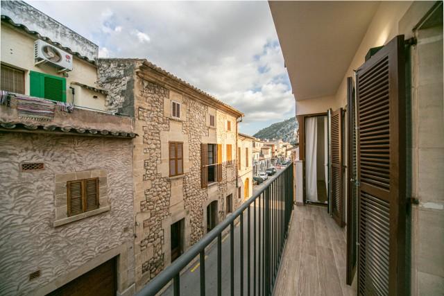 Two bedroom apartment for sale in the centre of Pollensa, Mallorca