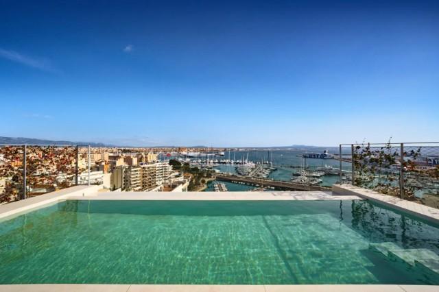 Elegant duplex penthouse with sea views for sale in Palma, Mallorca