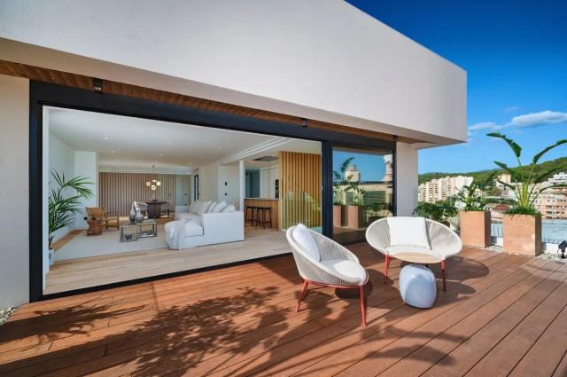 Elegant duplex penthouse with sea views for sale in Palma, Mallorca