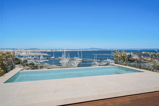 Elegant duplex penthouse with sea views for sale in Palma, Mallorca