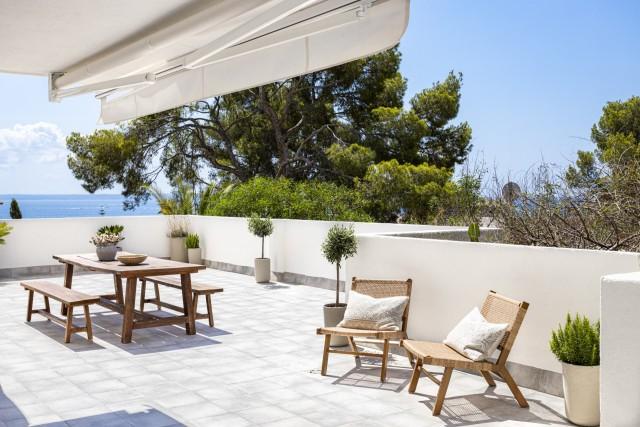 Apartamento totalmente reformado con vistas al mar en venta en Cas Catala, Mallorca