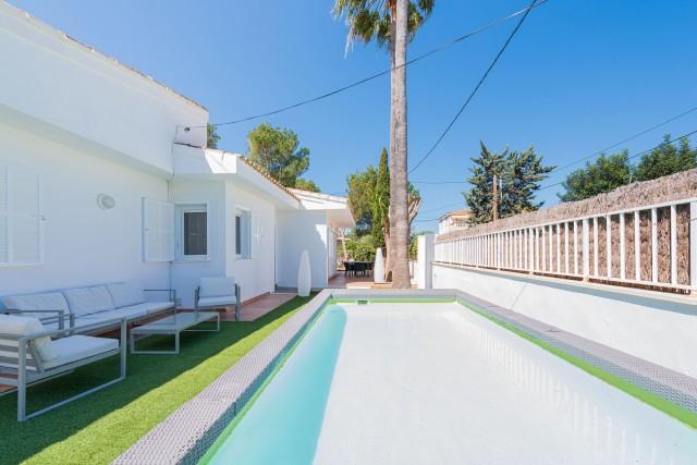 Detached villa with holiday rental license for sale in Can Picafort, Mallorca