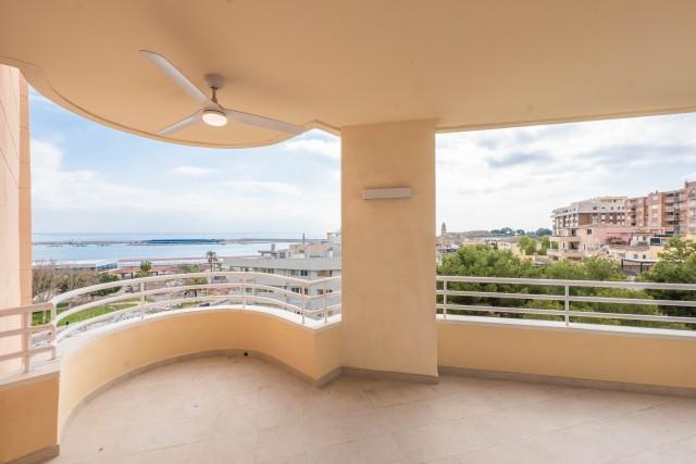 Helle renovierte Wohnung mit Meerblick in Palma, Mallorca, zu verkaufen