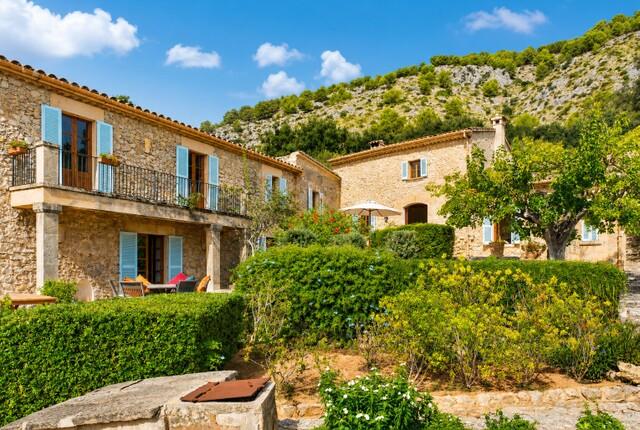 Finca rústica de ensueño con vistas a la montaña en venta en Pollensa, norte de Mallorca