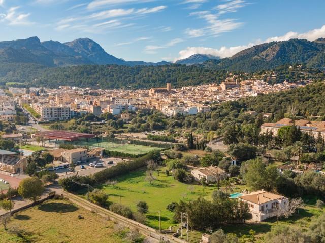 Renovierte Finca mit Ferienvermietungslizenz fußläufig zum historischen Zentrum von Pollença, Mallorca