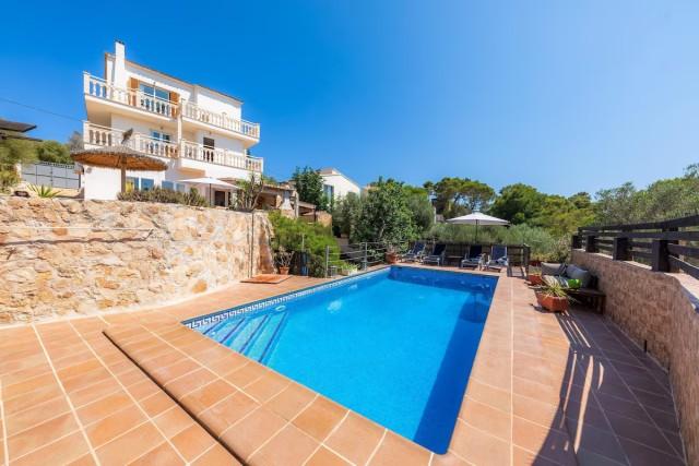 Ready to move in villa with holiday rental license for sale in Cala Figuera, Mallorca