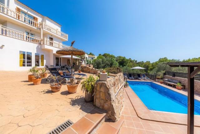 Ready to move in villa with holiday rental license for sale in Cala Figuera, Mallorca