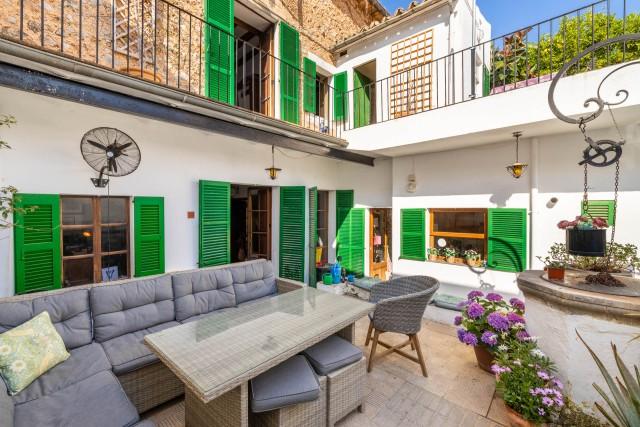 Auténtica casa de pueblo en venta en el corazón de Alaró, centro de Mallorca
