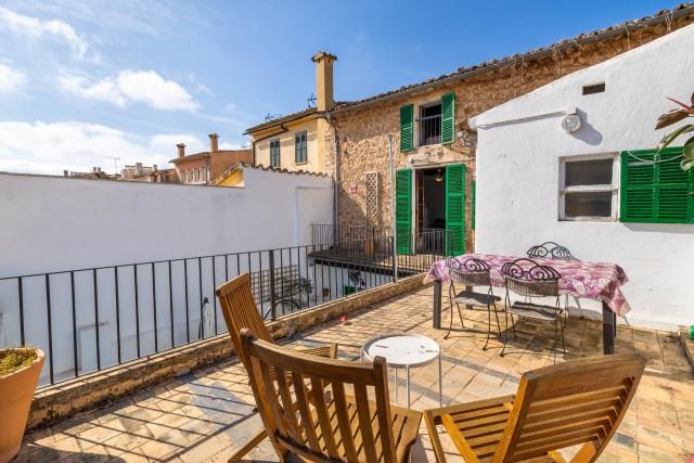 Auténtica casa de pueblo en venta en el corazón de Alaró, centro de Mallorca