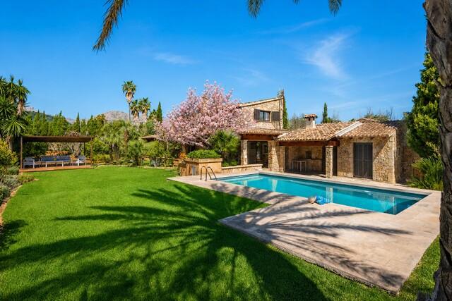 Exclusive country villa with pool and mountain views for sale in Pollensa, Mallorca North