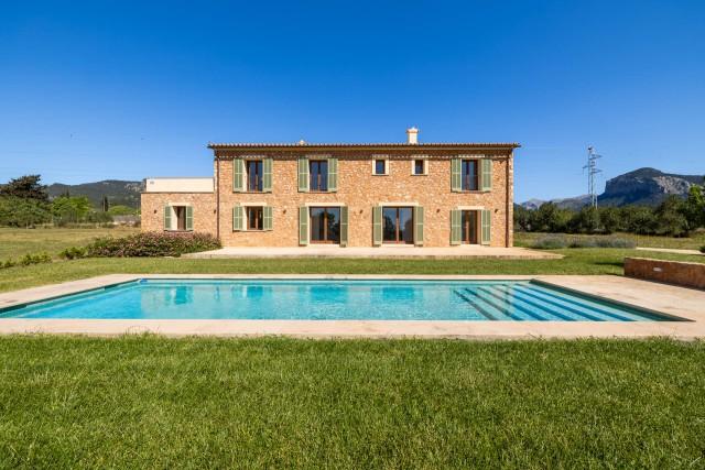 Elegante finca con vistas a la montaña en venta en Alaró, Noroeste de Mallorca