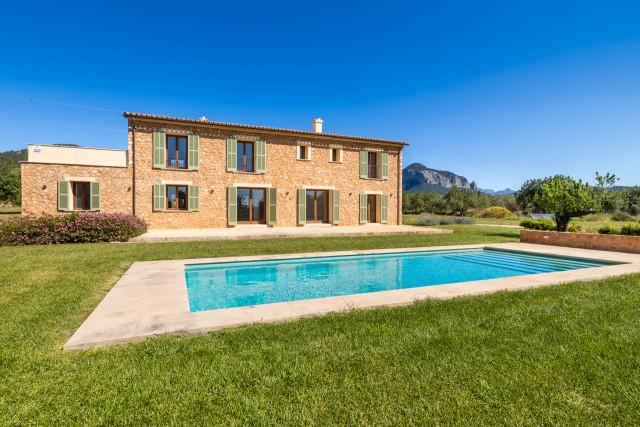 Elegante finca con vistas a la montaña en venta en Alaró, Noroeste de Mallorca