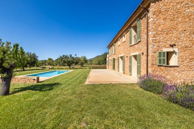 Elegante finca con vistas a la montaña en venta en Alaró, noroeste de Mallorca