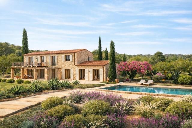 Parcela privilegiada con vistas al mar y proyecto con licencia en venta en Alcudia, Mallorca norte