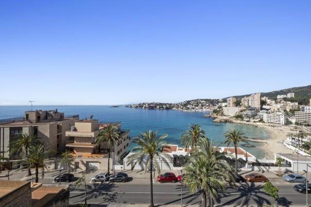 Elegante apartamento reformado con vistas al mar en venta en Cala Major, Palma, Mallorca