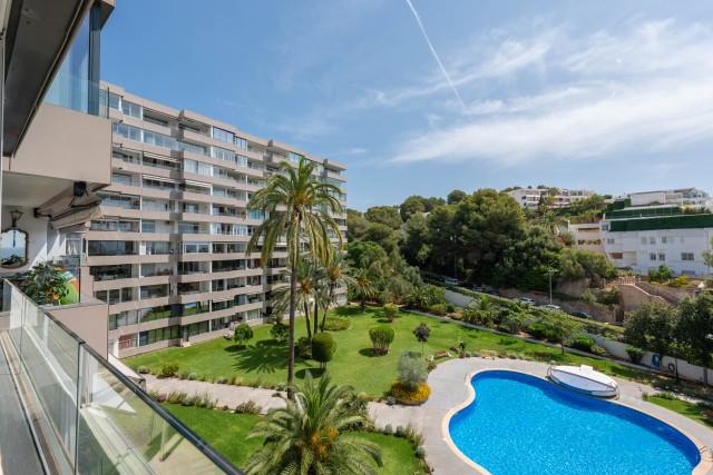 Luminoso apartamento con vistas al mar a la venta en Puerto Portals, Mallorca suroeste