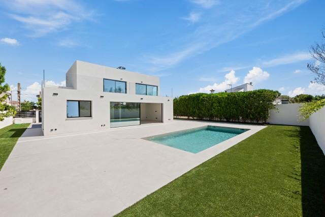 Exclusive, light-filled new villa for sale near the coast in Llucmajor, south Mallorca
