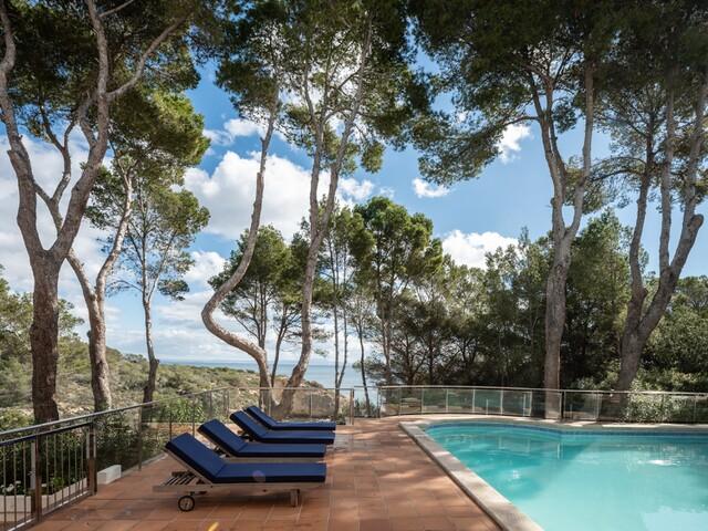 Coastal villa with direct sea access for sale in Sol de Mallorca, southwest Mallorca